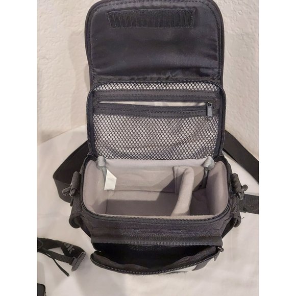 Kodak Easyshare P850 5.1 MP Digital Camera & Lowepro Edit 110 Black Camera Bag - Picture 8 of 11
